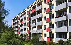 Wnętrze osiedla, blok przy ul. Telimeny 17