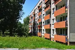 Wnętrze osiedla, blok przy ul. L. Teligi 17