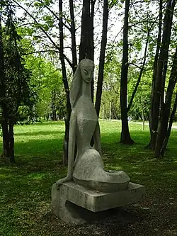 Rzeźba SyrenkaMagdalena Pruszyńska-Jaroszyńska, sztuczny kamień, 1963