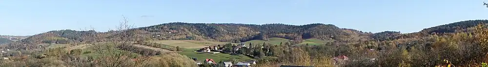 Widok na Ostrą Górę od południowej strony