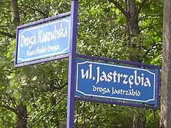 Tablica z polską i kaszubską nazwą ulicy