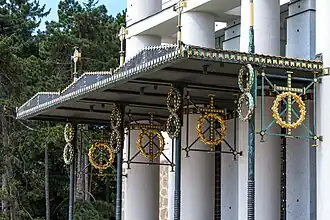 Daszek nad wejściem