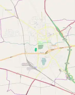 Mapa konturowa Płońska, blisko centrum u góry znajduje się punkt z opisem „Parafia św. Maksymiliana Kolbego”