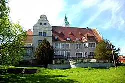 Część pałacu z 1910 od strony ogrodu