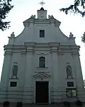 Frontowa fasada kościoła