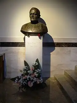 Rzeźba popiersia papieża Jana Pawła II