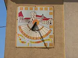 Zegar słoneczny na jednej z kamienic na Rynku