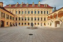 Dziedziniec pałacowy