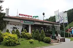 Budynek dolnej stacji z restauracją