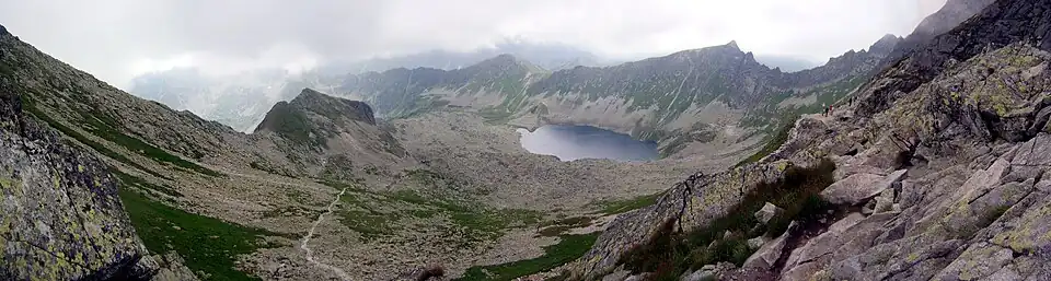 Panorama z Zawratu na Dolinę Pięciu Stawów Polskich