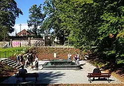 Fontanna projektu prof. Wiktora Zina wraz z otoczeniem