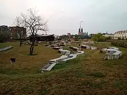 Amfiteatr, w tle wiata widokowa