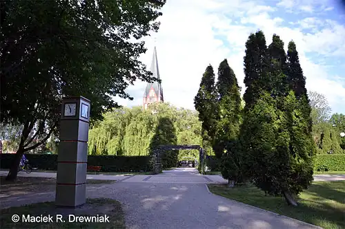 zegar w Parku Miejskim w okolicach zamku