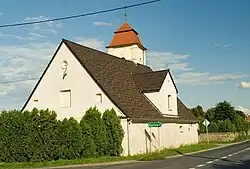 Droga, biblioteka i wieża kościelna w Pełcznicy
