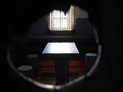 Widok wnętrza celi o zaostrzonym rygorze dla więźniów politycznych