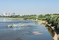 Pogłębiarka „Sawa”. Widok z mostu Siekierkowskiego.