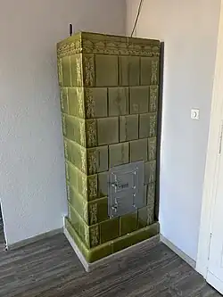 Piec kaflowy w ówczesnym pokoju dziennym