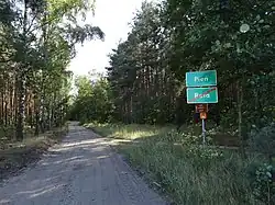 Wjazd do miejscowości od strony wsi Rafa