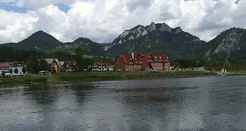 Od lewej: Nowa Góra, Podskalnia Góra, Trzy Korony, Facimiech