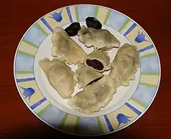 Pierogi z suszonych śliwek