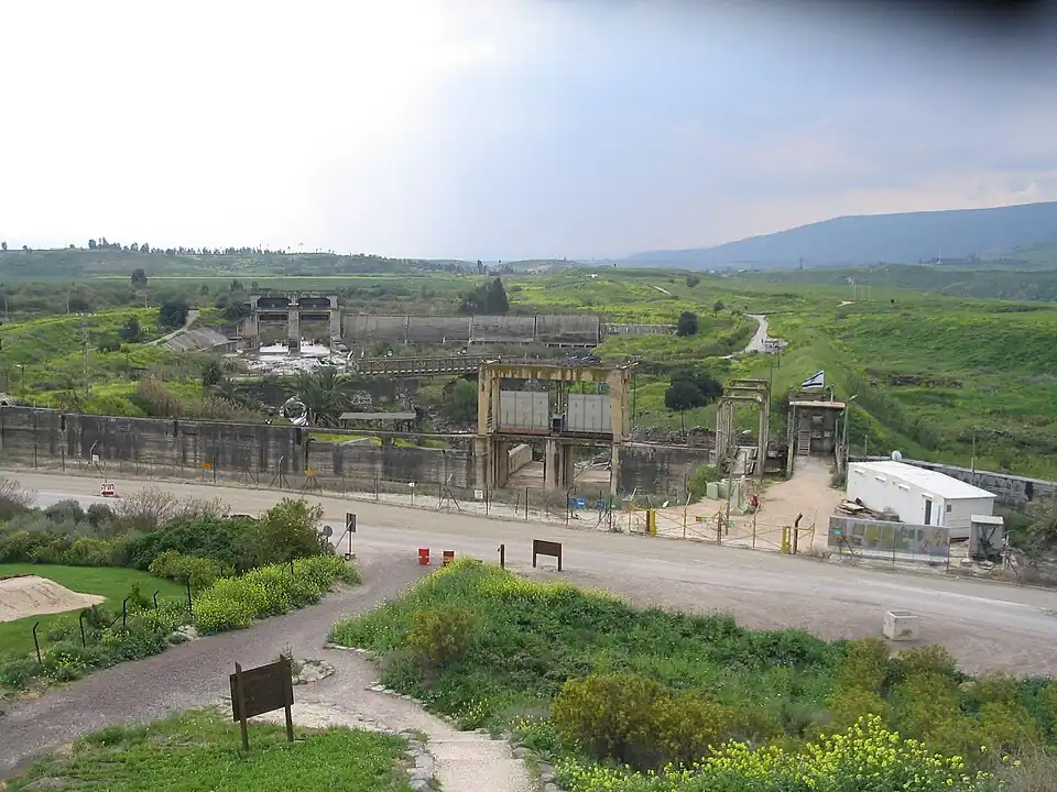 Pozostałości zapory i kanałów, które znajdują się na terytorium Izraela