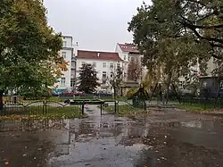 Plac zabaw dla dzieci znajdujący się na placu