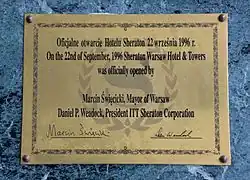 Tablica upamiętniająca otwarcie hotelu