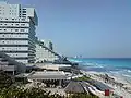 Zabudowa hotelowa nad plażami Cancun