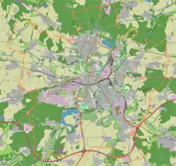 Mapa konturowa Pilzna, w centrum znajduje się punkt z opisem „Divadlo Josefa Kajetána Tyla”