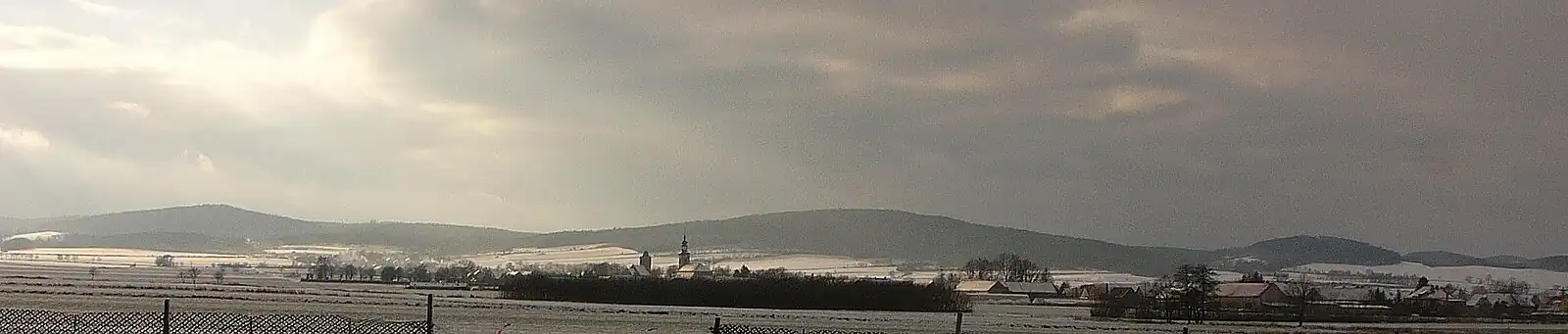 Paszowice na tle Pogórza Kaczawskiego