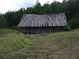 Tzw. bacówka na Skalnem