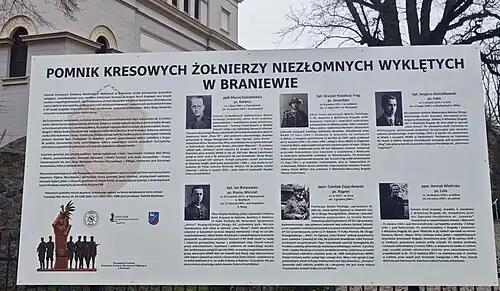 Tablica pamiątkowa przy pomniku