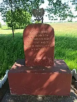 Pomnik poświęcony rocznicy odzyskania niepodległości w Radziechowicach