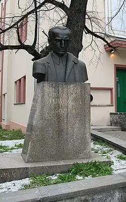 Popiersie Juliana Tuwima w Łodzi (2010)