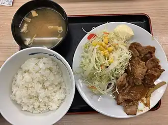 Shōgayaki w zestawie z ryżem i zupą miso