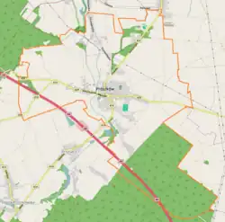 Mapa konturowa Prószkowa, blisko centrum u góry znajduje się punkt z opisem „Parafia Świętego Jerzego w Prószkowie”