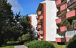 Wnętrze osiedla, blok przy ul. Siewnej 21B