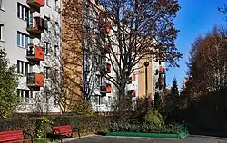 Wnętrze osiedla, blok przy ul. Szopkarzy 6