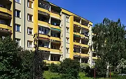 Wnętrze osiedla, blok przy ul. Strzelców 11A