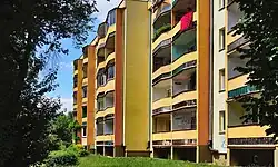 Wnętrze osiedla, blok przy ul. Strzelców 19A