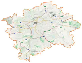 Mapa konturowa Pragi, blisko centrum u góry znajduje się punkt z opisem „O2 Arena”