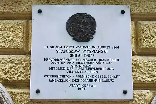 Austria Classic Hotel Wien (dawniej Hotel Nordbahn) – Praterstraße 72 w Wiedniu.Tablica upamiętniająca zatrzymanie się Wyspiańskiego w owym hotelu w sierpniu 1904