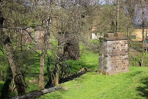 Pozostałości mostu kolejowego