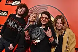 Hurrockaine ze statuetką "Przebój Rocku Antyradia" za utwór "Jak Ci Powiedzieć?"