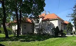 Dawna szkoła ludowa (obecnie przedszkole samorządowe nr 82), ul. Głowackiego 2 (proj. Jan Zawiejski, 1913-1915)