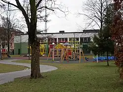 Przedszkole_nr_5_(widok_od_ul._Miłej)_-_panoramio