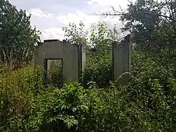 Ruiny budynku kontrolerskiego (lipiec 2020)