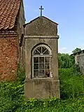 Przydomowa kapliczka w Nowe Wsi Reszelskiej