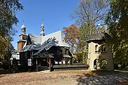 Widok od strony prezbiterium i dzwonnica