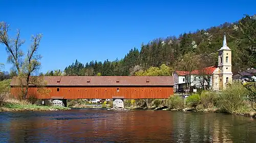 Widok na most i wieś